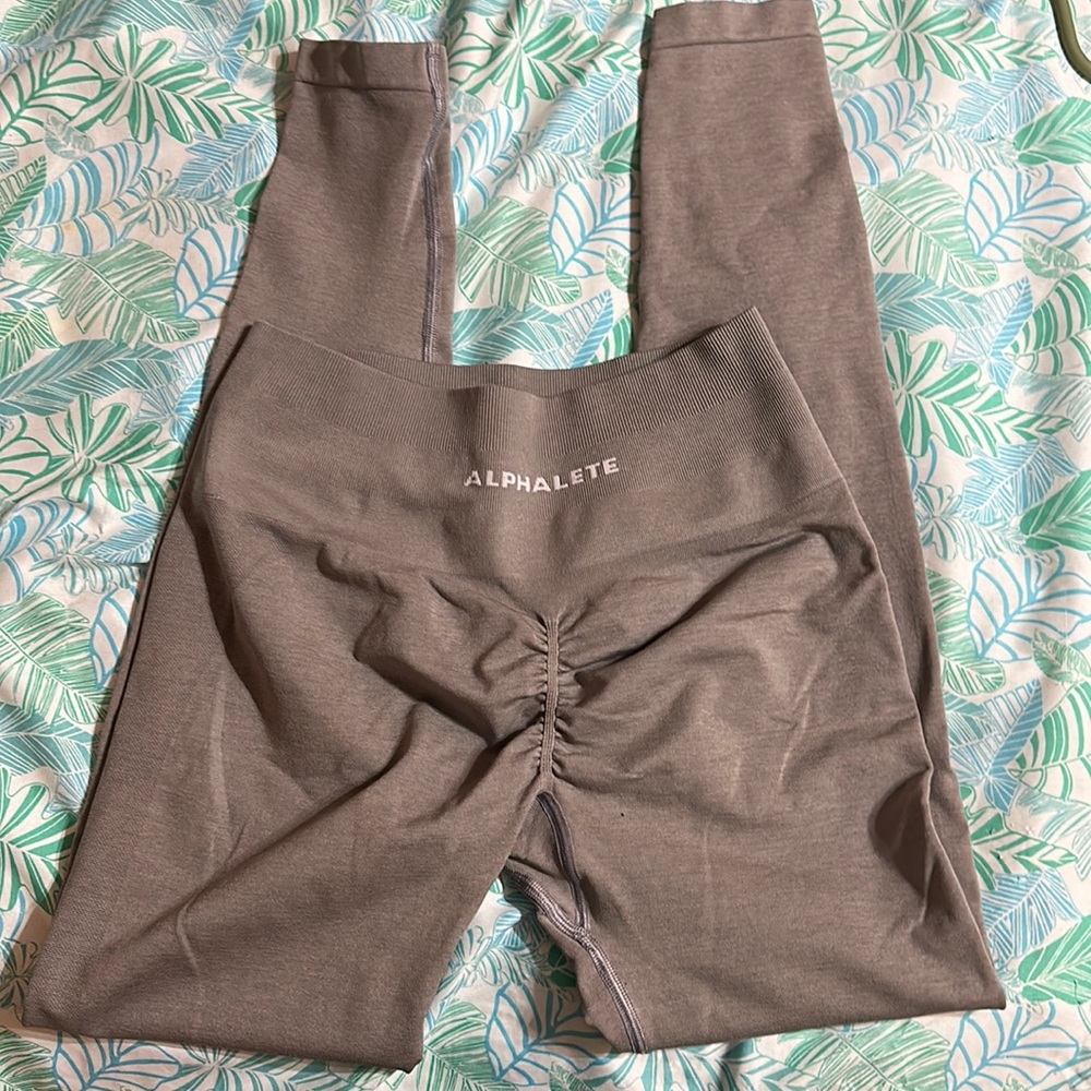 ALPHALETE Amplify leggings in Gray